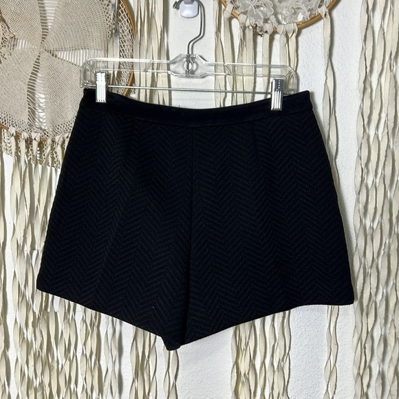 Sandro Textured Pleat Front Shorts / Skorts Size 38/M - Picture 3 of 8